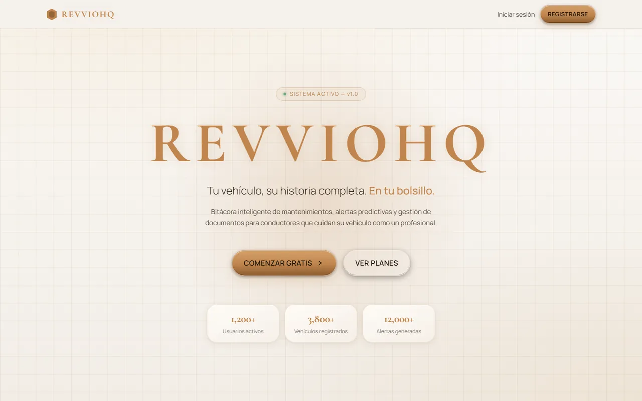 Portada de REVVIO, plataforma de mantenimiento vehicular, con sus indicadores principales.